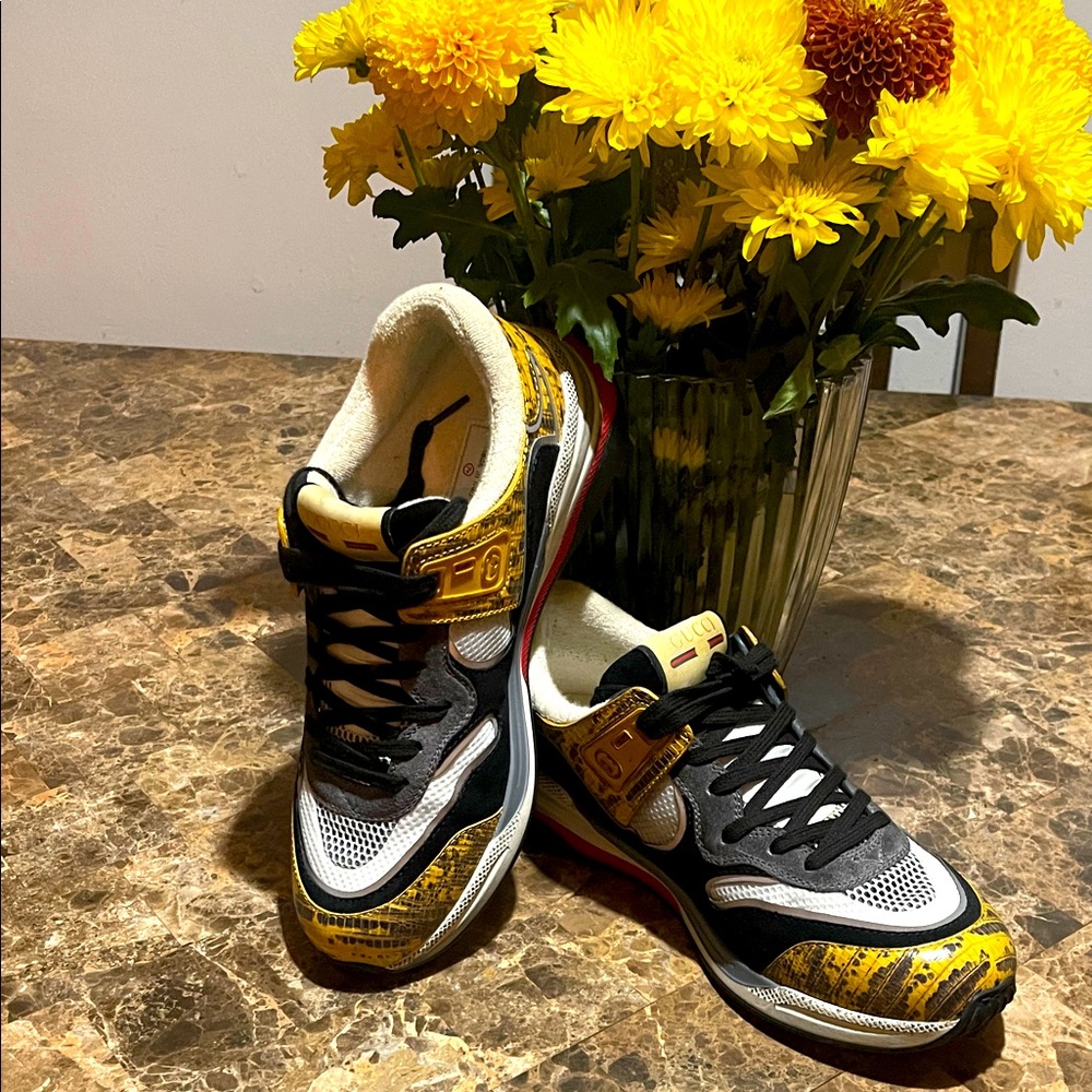 Gucci Men's Sneakers in Black and Yellow